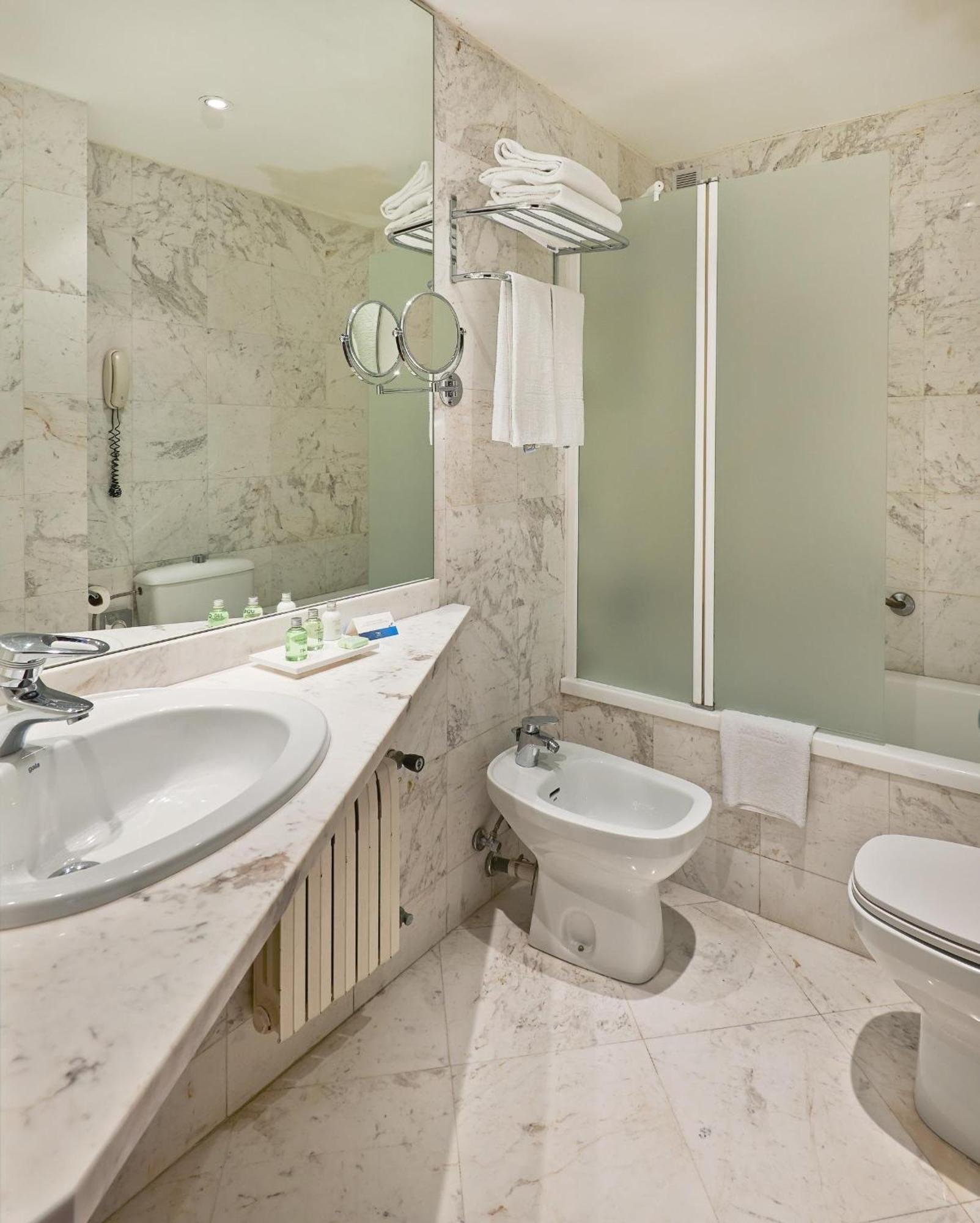 Hotel Nh Entenza 3*